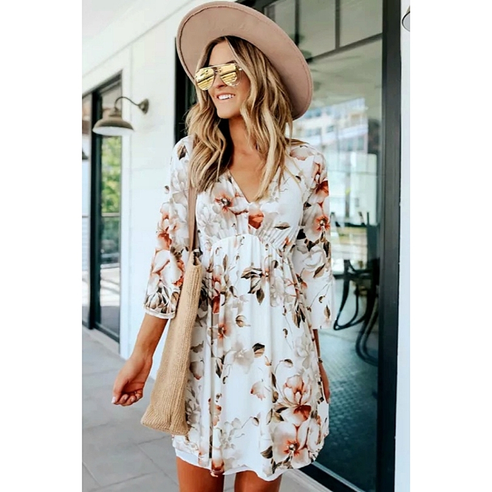 LAST ONE! Plus Size AURELIA Floral V-Neck Mini Dress - Picture 3 of 6